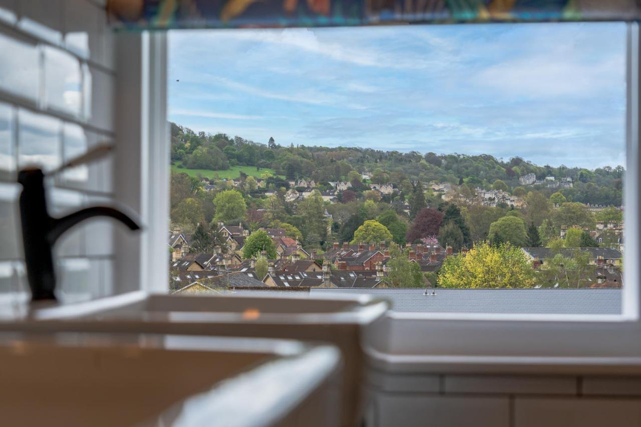 Luxurious Grand 6 Bedroom Home In Bath - Perfect For Groups & Sleeps 12! المظهر الخارجي الصورة