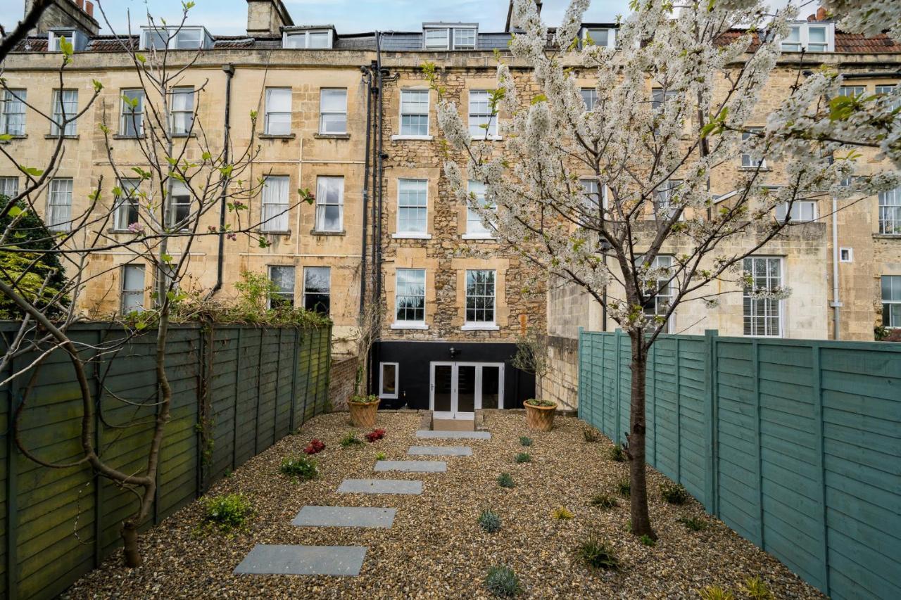 Luxurious Grand 6 Bedroom Home In Bath - Perfect For Groups & Sleeps 12! المظهر الخارجي الصورة